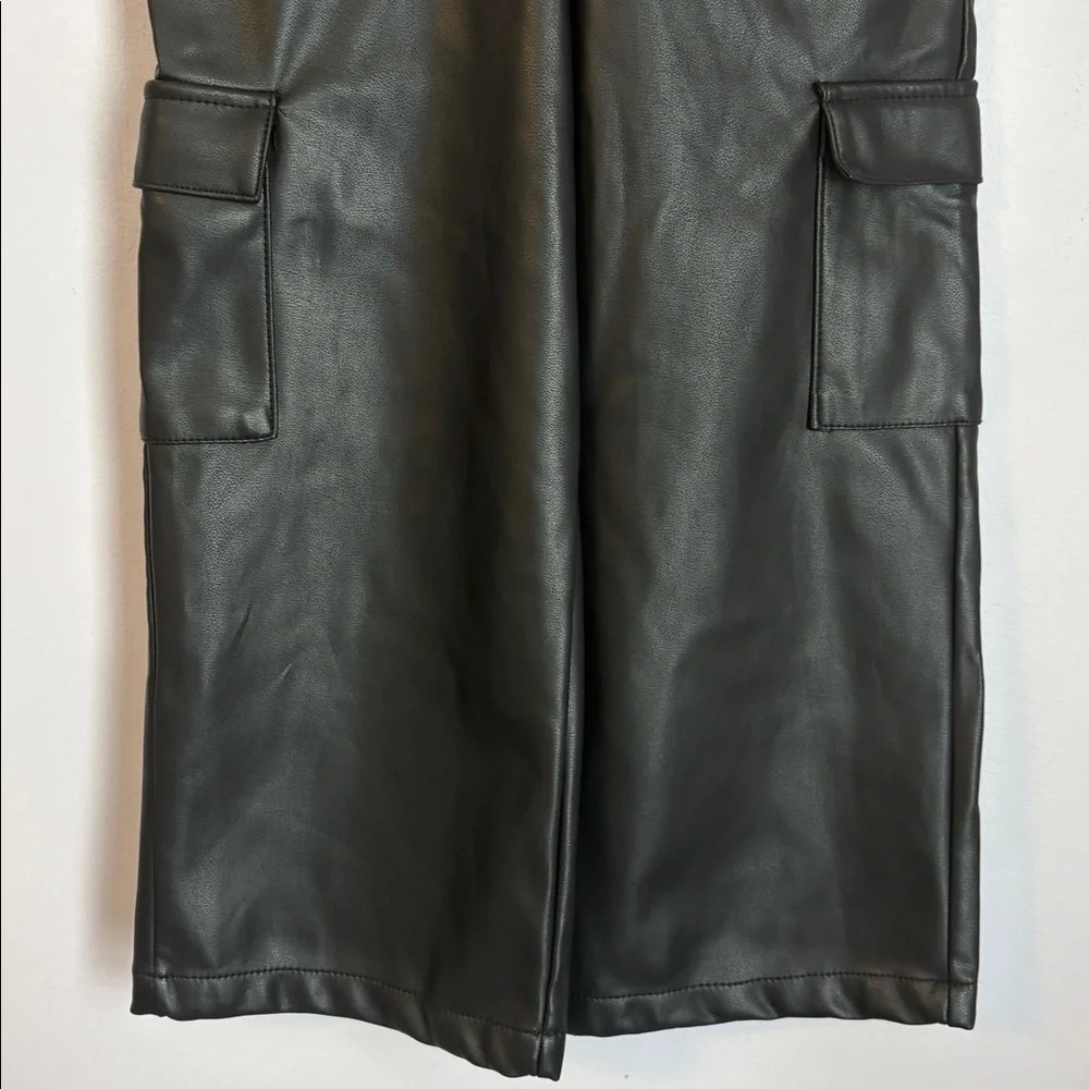Unbranded Black Faux Leather Cargo Wide Leg Pants High Waist size M (7/8)